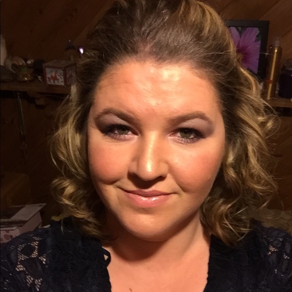 Meet your Posher, Megan - Picture 2 of 3